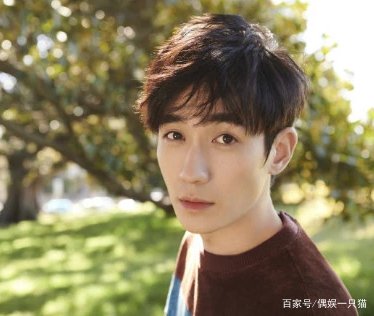 传与大7岁女友“隐婚”，爆红后的朱一龙，这些年究竟经历了什么？