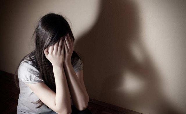 女子裸睡不关门引来陌生人,一番“温存”后,才发现不是丈夫,结局如何?