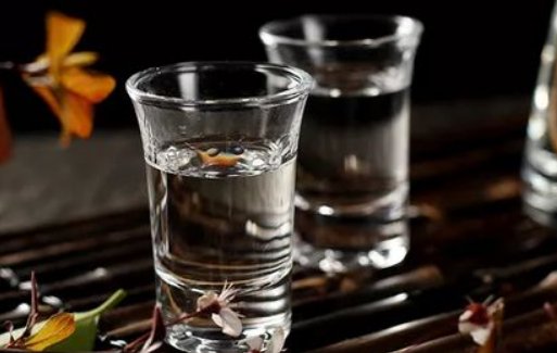 蚌埠一男子吃头孢喝白酒民警紧急救援，头孢和白酒一起食用会有什么后果？