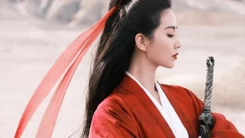 《一念关山》剧组遭举报，武行称脚骨折不给解决，剧方对此作何回应？