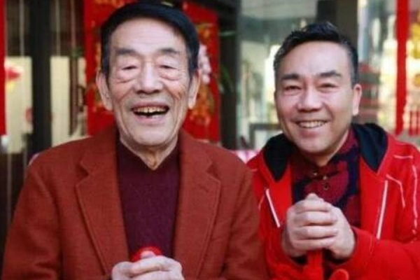 杨议的豪宅因违建面临被拆除，他气到脸发红，怎么看待他的这个行为？