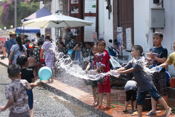 2023年泼水节时间是几月几号？