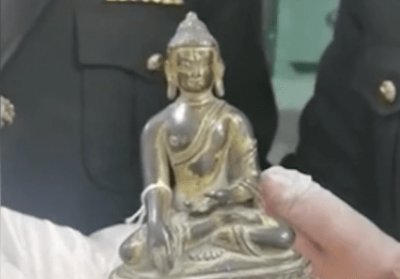 杭州机场海关查获1件价值15万清代龙袍，将作何处理？