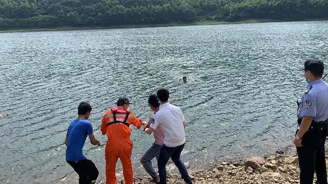 苏州一男孩带妹妹野泳时溺亡,此事给予了我们哪些警示?