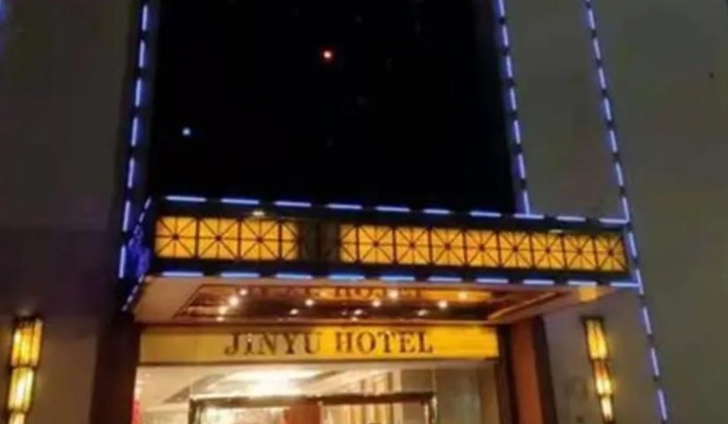 16岁跳江少女生前工作酒店被查封，女孩的死与生前的工作单位有何关系？