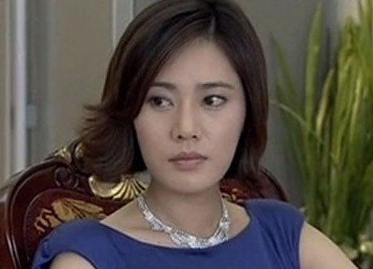在回家的诱惑中，林品如在面试化妆师时是如何解释彩妆的意义，求解答，急急急