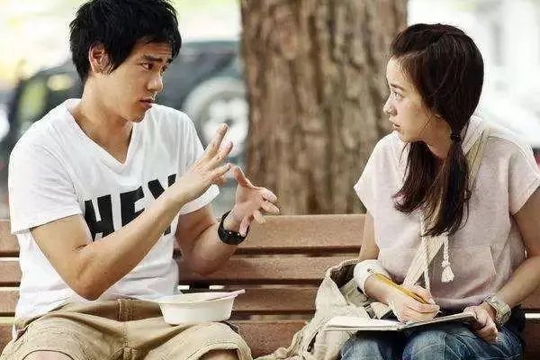 男子“恋爱”6天被骗3万多，恋爱时，该不该投入过多金钱？
