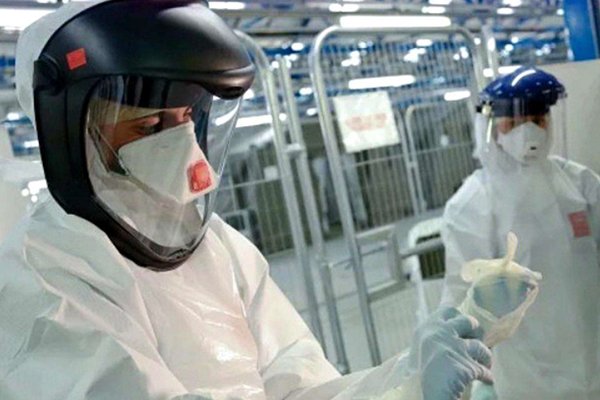 给隔离人员盖防水印章，印度防疫措施有多“硬核”？
