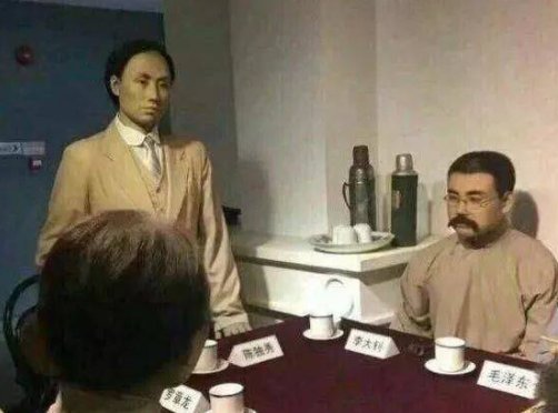 陈独秀在新文化运动中提出的两大口号是什么?