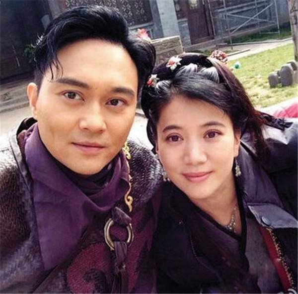 粉丝偶遇张智霖与袁咏仪逛街，夫妻二人有过哪些影视上的合作？