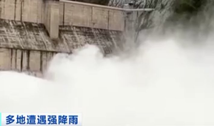 暴雨致辽宁8地发生洪涝灾害，对居民的生活产生了什么影响？