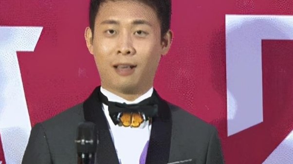 第三十届金鸡奖颁奖后台蝴蝶飞到了张译身上，这是一种什么缘分？