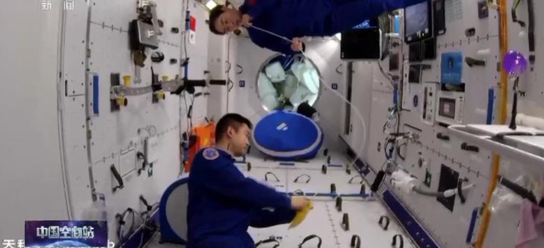 天宫课堂第三课圆满成功:刘洋用2米长吸管喝果汁,反映出哪些科学原理?