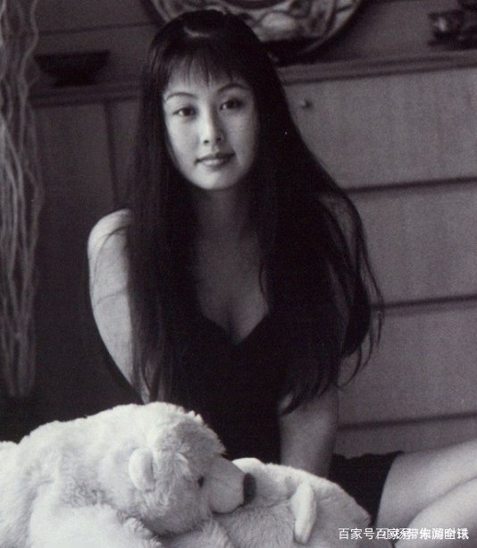 曾比许晴还美的当红女星，却在事业巅峰期遁入佛门。现如今过得如何？