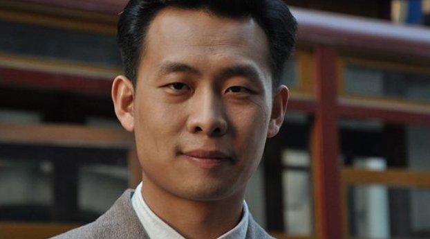 第三十届金鸡奖颁奖后台蝴蝶飞到了张译身上，这是一种什么缘分？