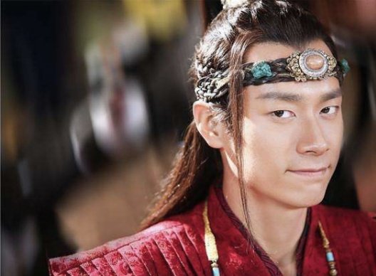 单论飞刀技术，同为李寻欢传人的李曼青和叶开谁更厉害?