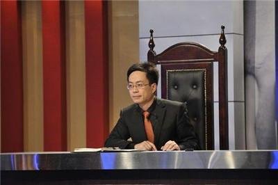 《金牌调解》中调解员胡剑云的个人经历有哪些？