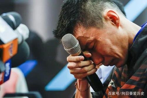 羽毛球名将李宗伟宣布退役,到底是为了什么?