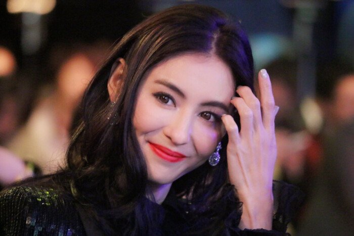 张柏芝与周星驰初次见面，星爷像赌神，她吃芥末演哭戏吐了八回，你怎么看？