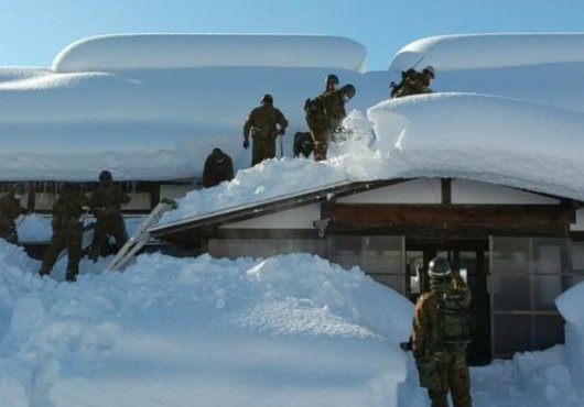 日本多地连降暴雪造成多少人丧生？