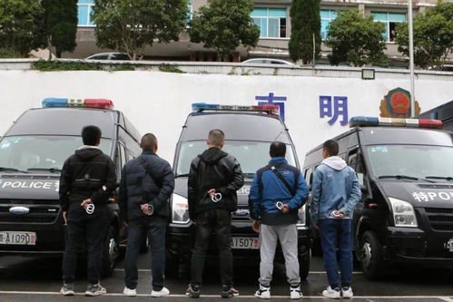 呼和浩特一男子持刀抢金店,被便衣民警当场抓获,便衣民警有多厉害?
