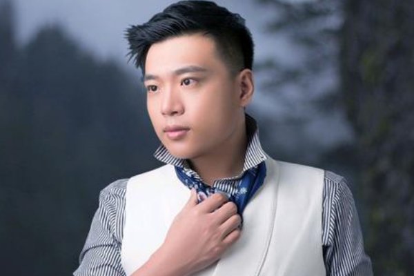 深秋的风吹起落地的叶的歌名