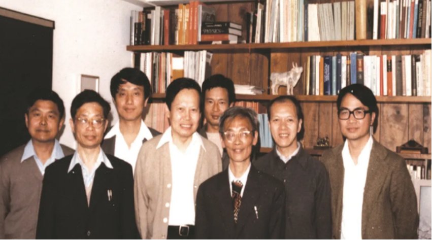 如何评价何祚庥？