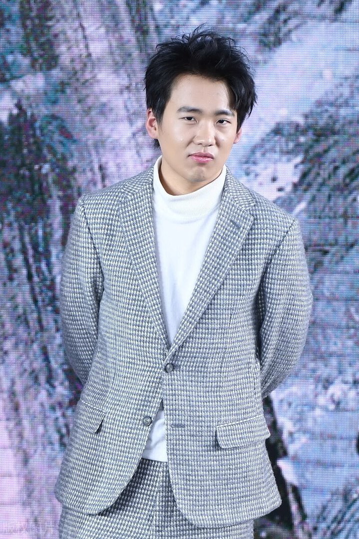 被指开豪车毁人设，郭麒麟正面回应“我开跑车怎么了？”明星就不能炫富吗？