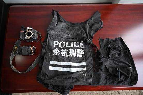 杭州36岁刑警办案时坠楼，作为一名陌生人，你想对这位刑警说什么？