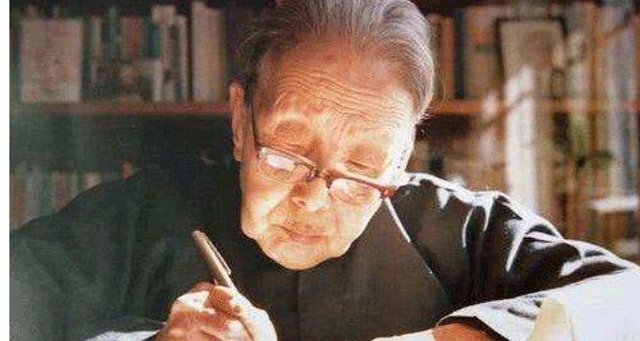 小草这段现代诗是谁写的？