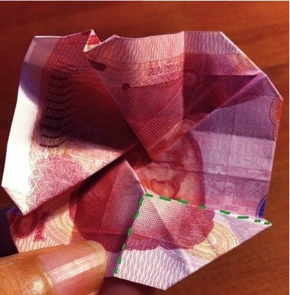 用一百元折玫瑰花怎么折，求图解