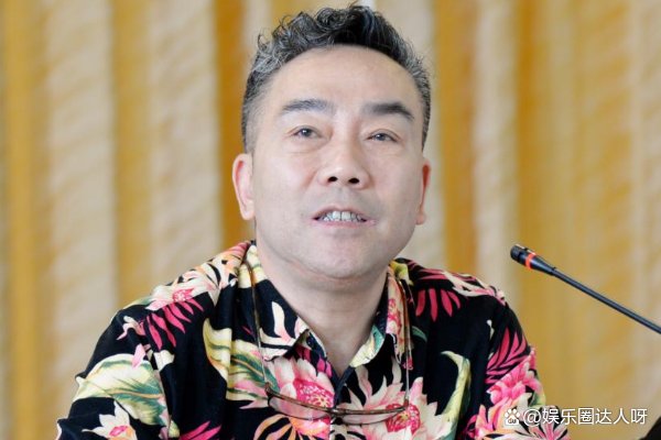 杨议的豪宅因违建面临被拆除，他气到脸发红，怎么看待他的这个行为？
