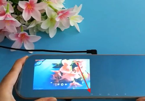 我想查看全景行车记录仪中的紧急录像,请问在哪里查看?