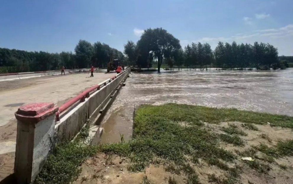 暴雨致辽宁8地发生洪涝灾害，对居民的生活产生了什么影响？