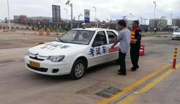 河南一55岁大叔模考科三扣1000多分,他都犯了什么错误?