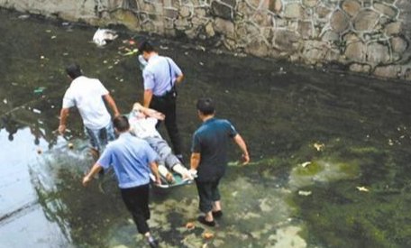 江苏夫妻吵架导致落水，17岁少年救起，遇到落水如何正确的救援？