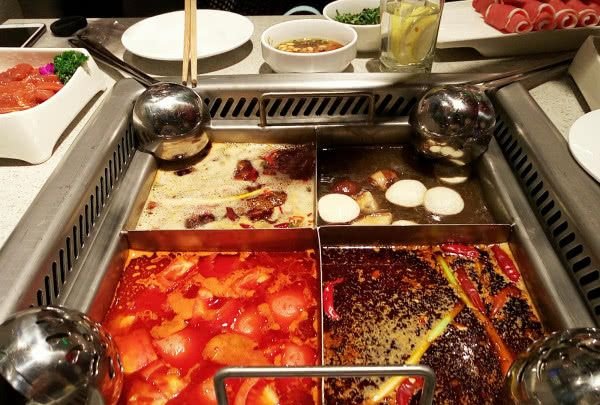 女子花17块钱吃海底捞冲上热搜，门店对此有何回应？