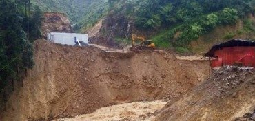 贵州因暴雨洪灾给当地造成了怎样的严重影响？
