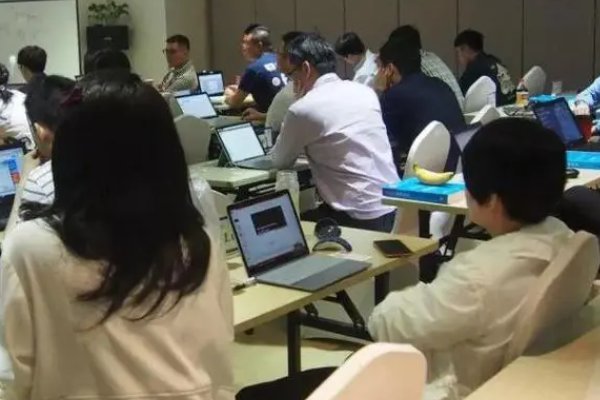 请问云客服文化关键词一共有几个? a 2个 b 4个 c 3个