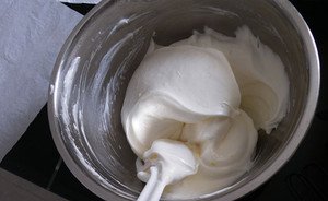 能否指点下柠檬天使蛋糕杯的美味做法?