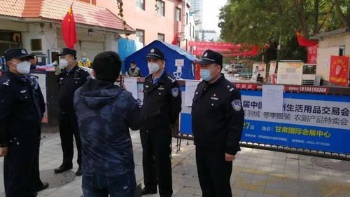 呼和浩特一男子持刀抢金店,被便衣民警当场抓获,便衣民警有多厉害?