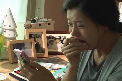 一部关于小男孩跟疯妈妈一起生活的电影，电影名字是什么？
