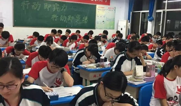 谁知道衡水中学的校长是谁？