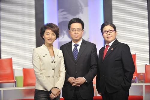 《金牌调解》中调解员胡剑云的个人经历有哪些？