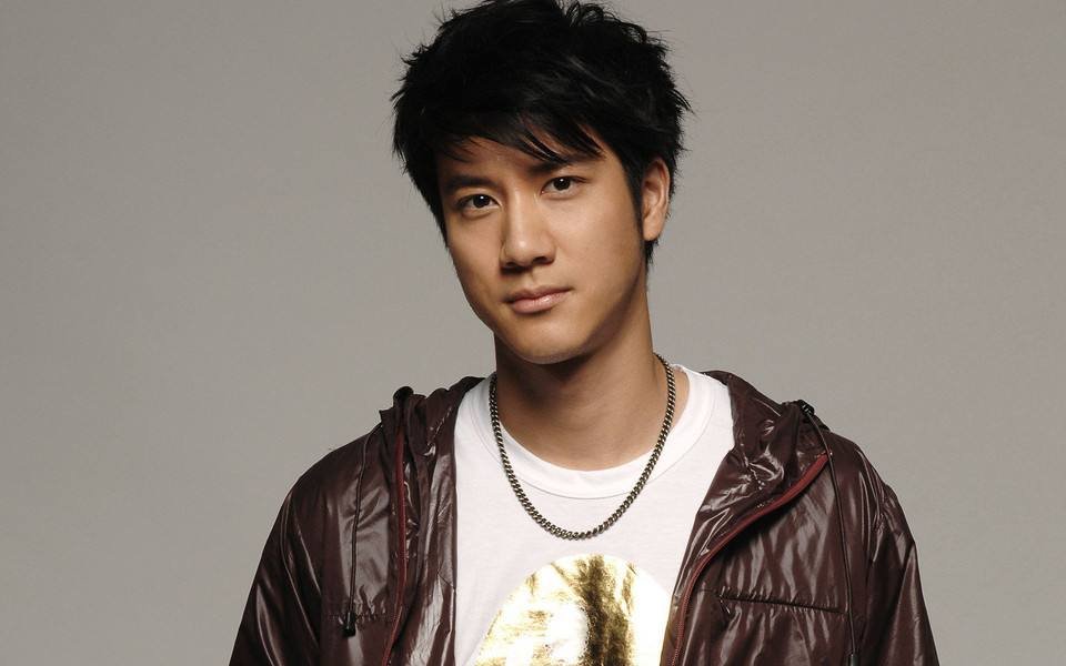 “我把你轻轻拥入怀里”是哪个歌的歌词