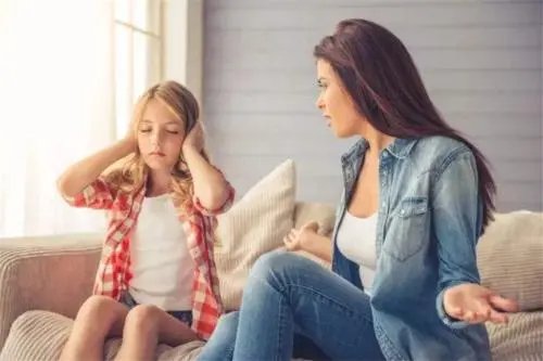 如果你的孩子总是提一些过分的要求，你会同意他的要求吗？