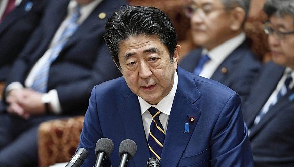 安倍遭枪击后，工作人员大喊求助路人，为何安保人员没起到作用？
