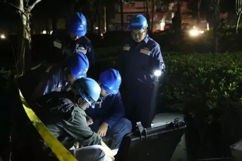 近日四川多地居民称家里间断性停电，究竟是何原因导致的？