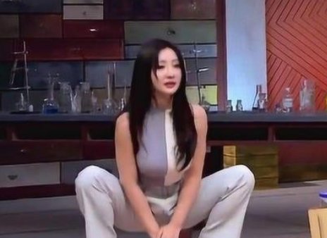 柳岩为何无人敢追，当她做深蹲的时候，网友：这谁敢娶啊？怎么回事呢？