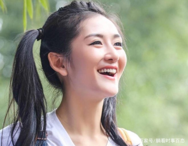 谢娜疑似被逼退圈，从万人喜爱到万人唾骂，她究竟做错啥事让人这么讨厌？